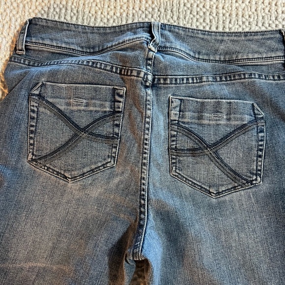 Stylish Aged Faded Washed Straight Leg Short Tommy Bahama Denim Jeans Size 10 - Picture 4 of 6